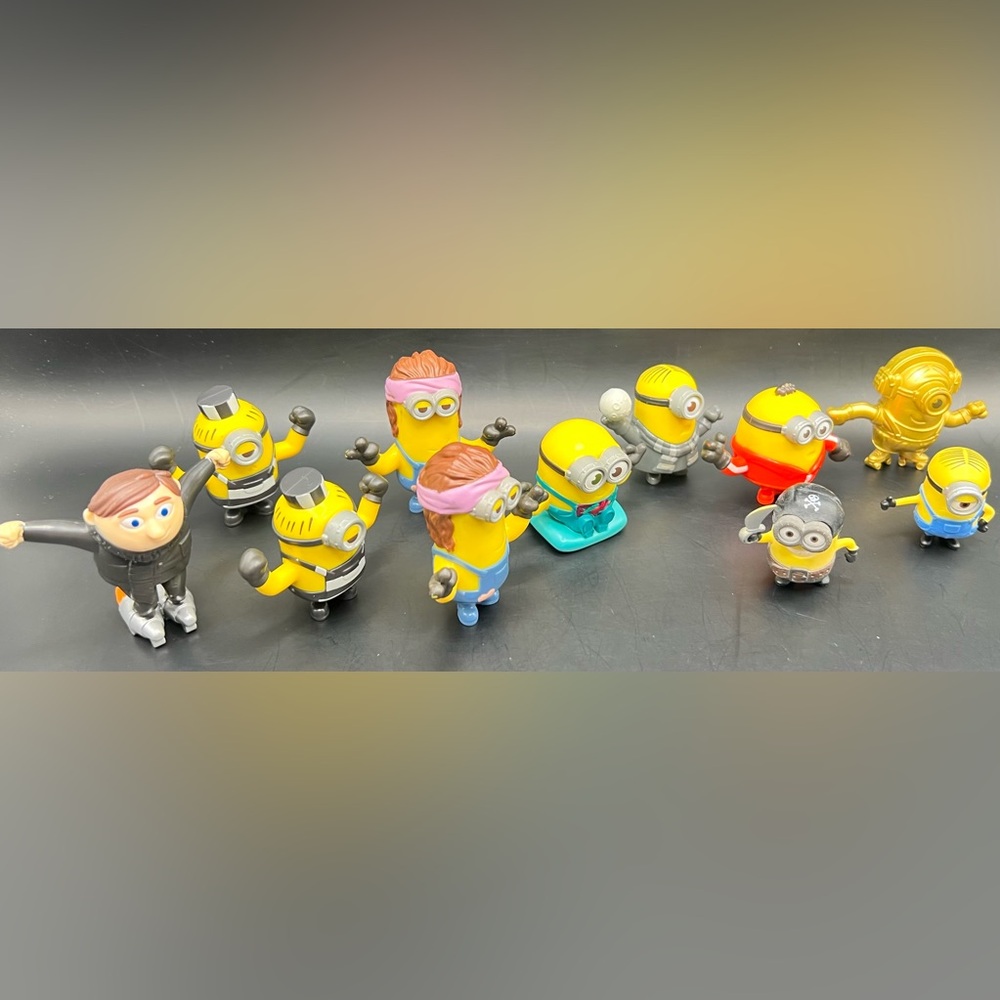 Minion - Mixed Action Figure Set - Multicolor, Set‎ of 11, Pre-Owned